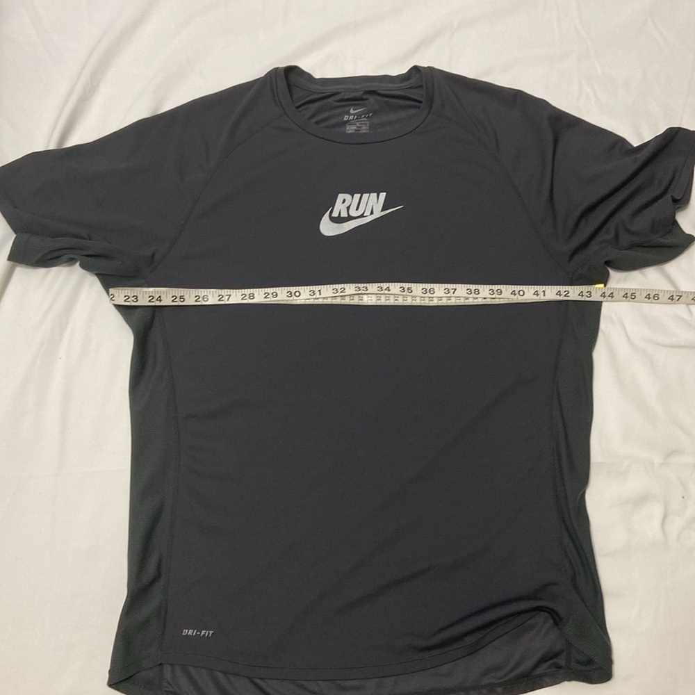 NIKE,MEN,DARK GREY,DRI-FIT,SHORT SLEEVE,ATHLETIC T-SHIRT.SIZE-LARGE - Picture 4 of 13